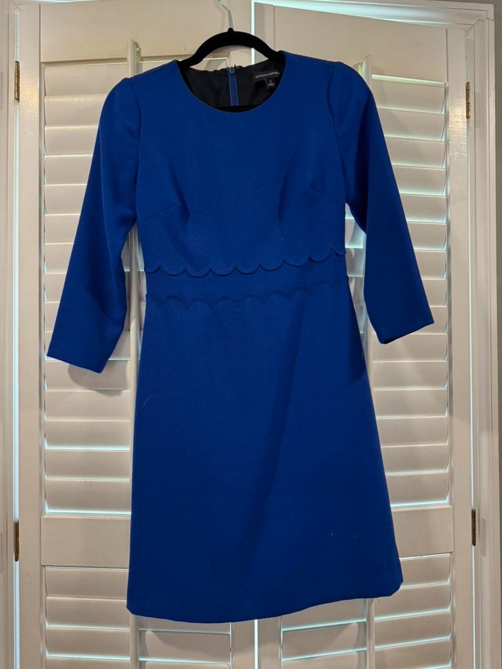 Banana republic size 0 royal blue Scallop-Trim Sheath Dress